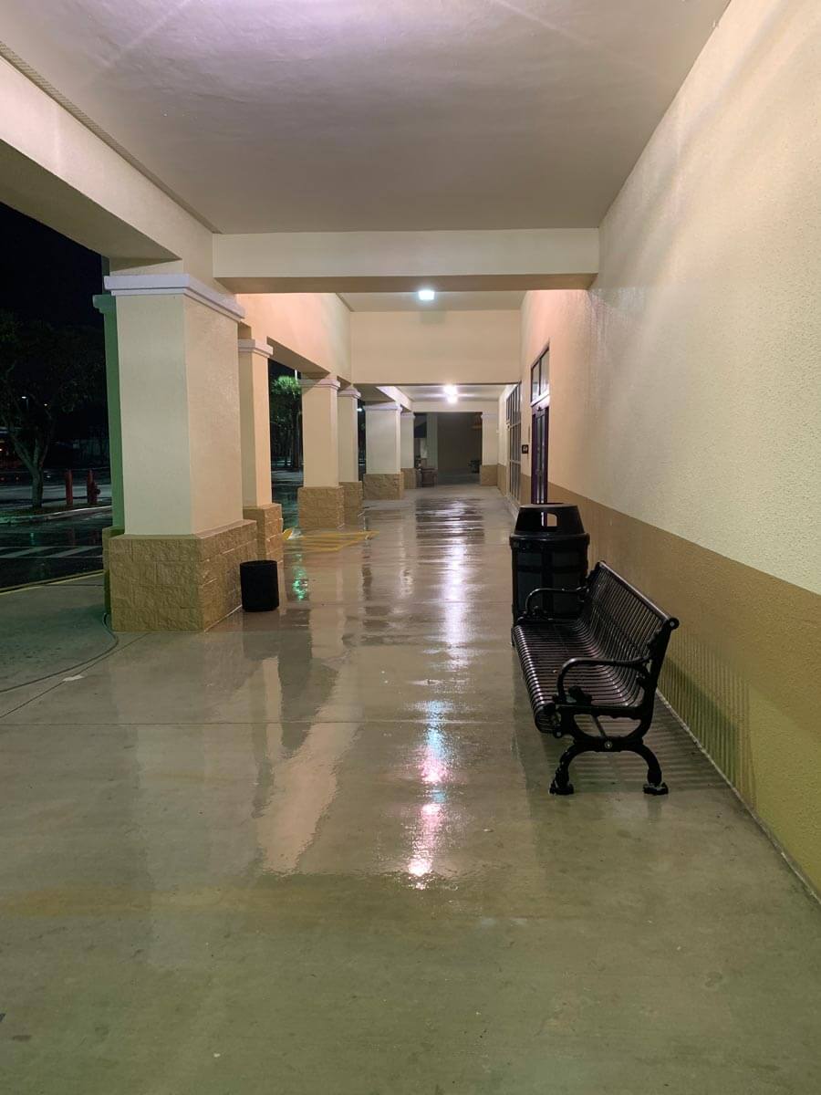 A clean shopping Plaza sidewalk after being powerwashed